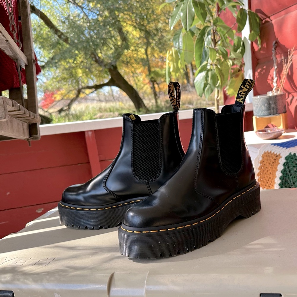 Dr. Martens 2976 Quad platform Chelsea Boots